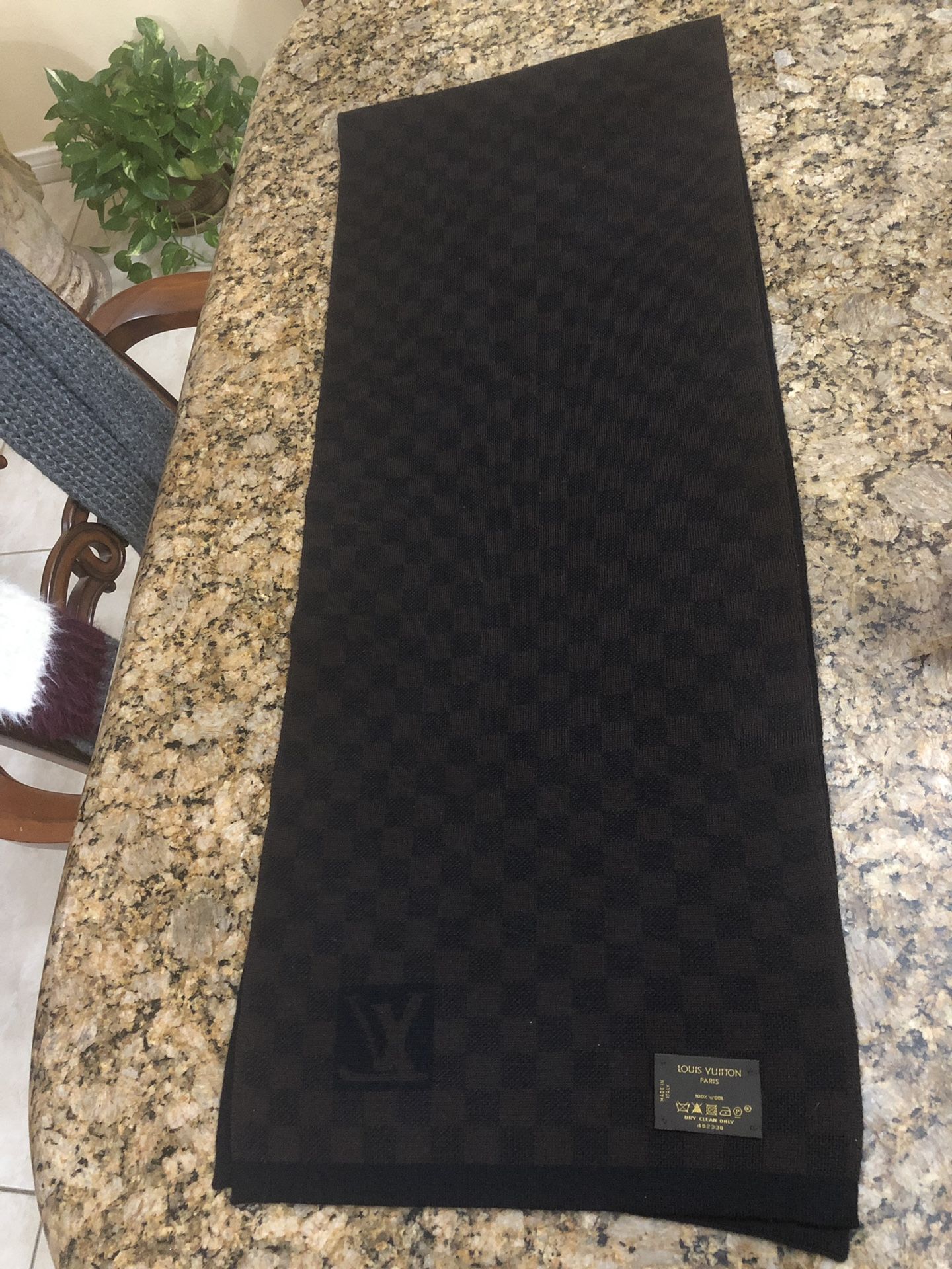 Louis Vuitton LV Petit Damier Scarf 402330 for Sale in Miami, FL - OfferUp