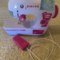 Toy Sewing Machine 