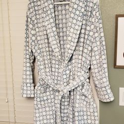 Women's Robe, Size Large 