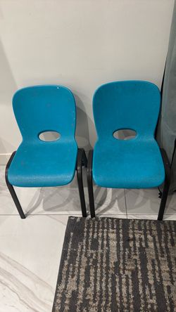 Kids table & chairs/ pillows