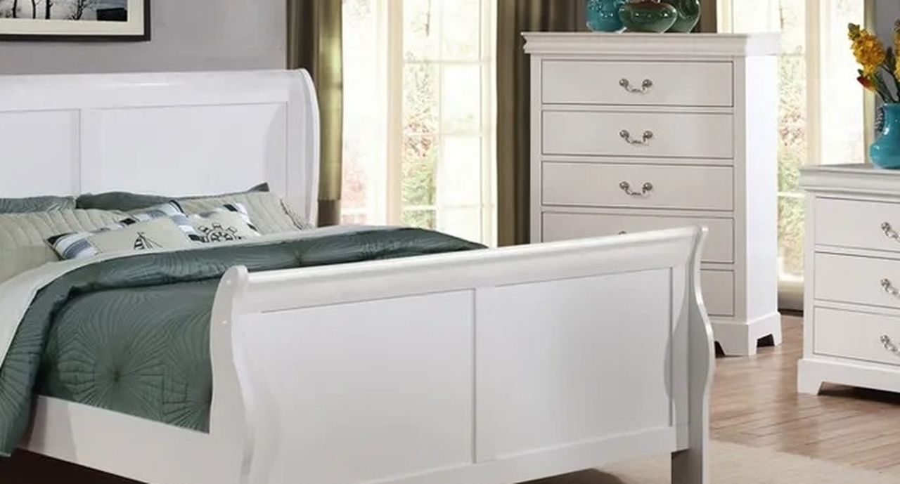 LOUIS PHILLIPE DESIGN WHITE FINISH FULL SIZE SLEIGH STYLE BED - CAMA