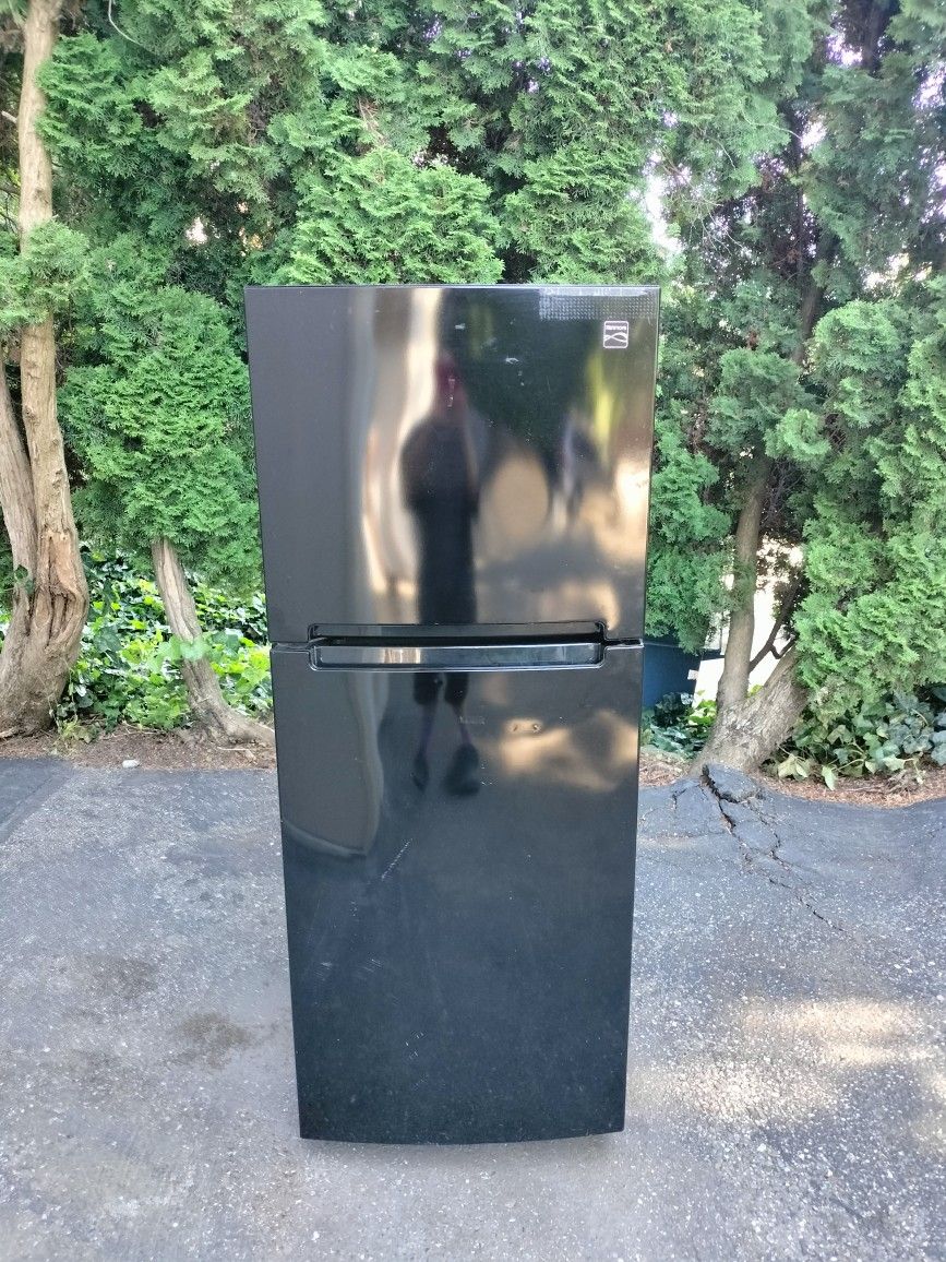 Kenmore Apartment Size Refrigerator - Can Deliver 