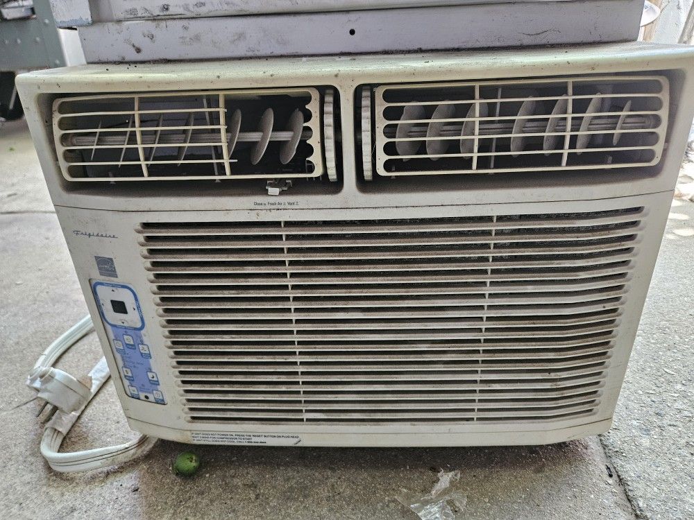 Frigidaire Window AC Approximately 8000 Btu