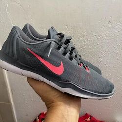 NIKE Women's Flex Supreme TR5 Cross Training Shoes-Gray Pink size 10 