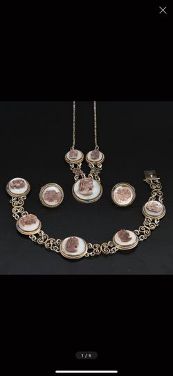 ry Type Bracelets Necklaces Earrings   Materials 800 Silver   Brand/Designer A. Colamonici   Stone Type Mother-of-Pearl   Style Italian, Vintage   Bra