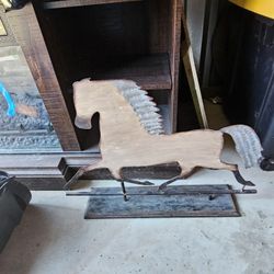 A little statue of a horse