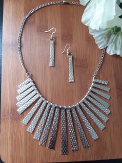2PC Beautiful African Fringed Necklace