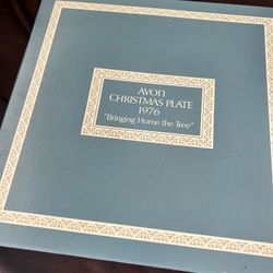 1976 Avon Christmas Plate "Bringing Home The Tree" by Enoch Wedgwood