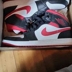 Jordan Mid 1s