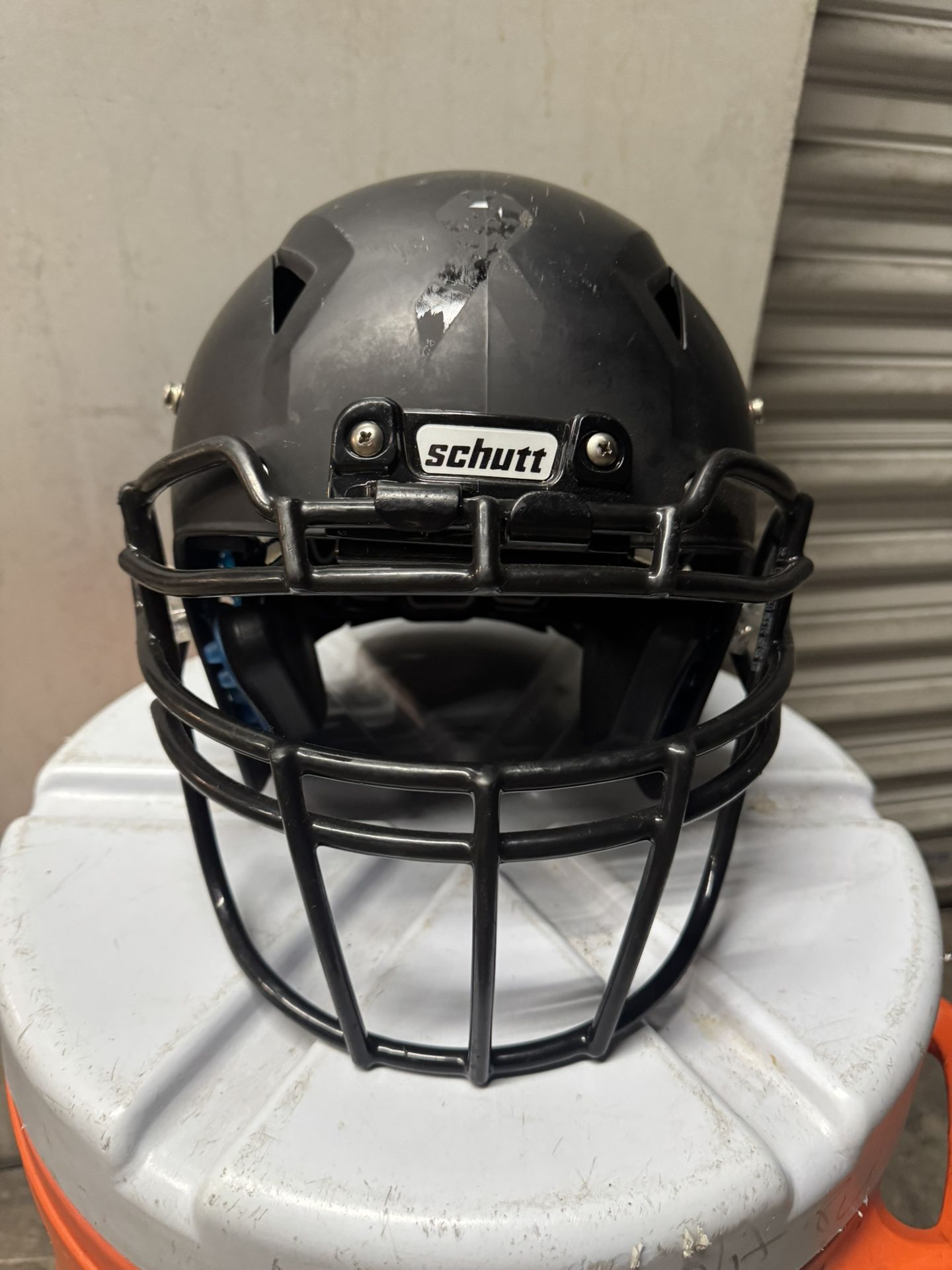 NWT Schutt Vengeance A11 Youth Football Helmet W/Facemask Black Size Medium