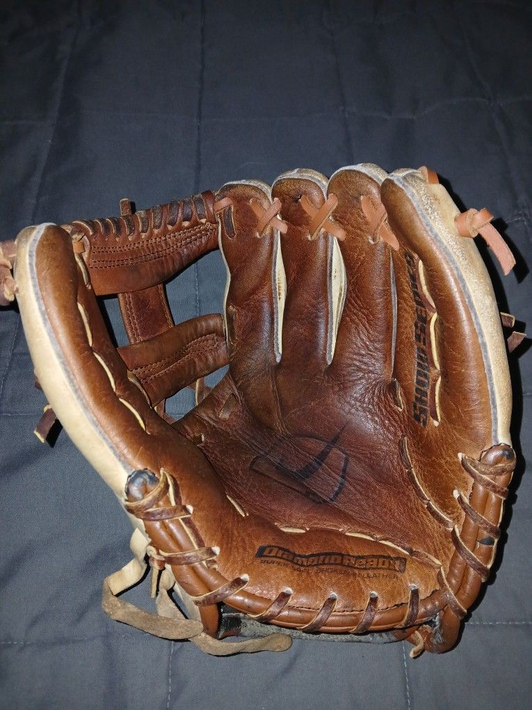 NIKE -11- 1/2 - INCH - BASE BALL GLOVE