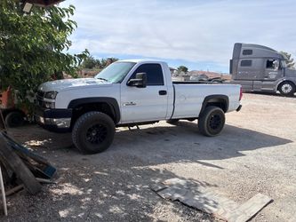Chevy Silverado 2500HD Regular Cab Pickup