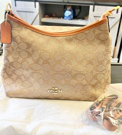 New medium sized purse with straps
