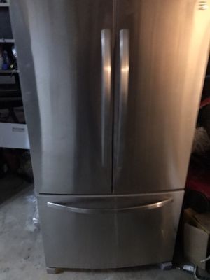 Photo Stainless steel kenmore refrigerator 3Doors w/ice maker works excellent good condition super cheap price!!!