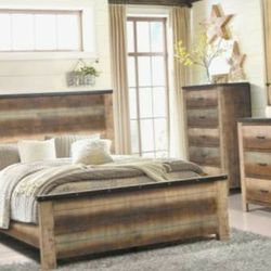 New 5 PC bedroom group in boxes