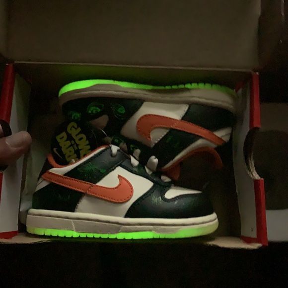 Nike Dunk Low Toddler Size 9c Halloween Dunks Glow In The Dark - Used