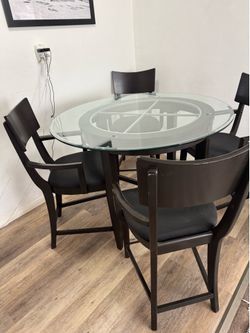 Kitchen dining table