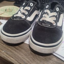 KIDS SHOES