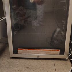 Haier 150-Can Beverage Center - Glass Door & Sleek Design 🥤