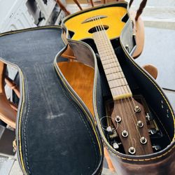 Applause Vintage Guitar With Case Excellent 