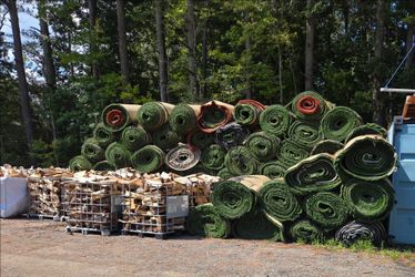 Clearance Sale!! Used Artifical Turf Heavy duty 7'by 50' Less Then $.32 Sq Foot!