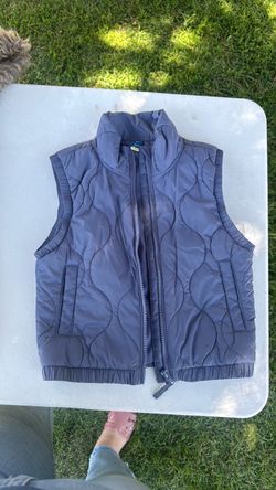 Old navy vest size 8 Medium
