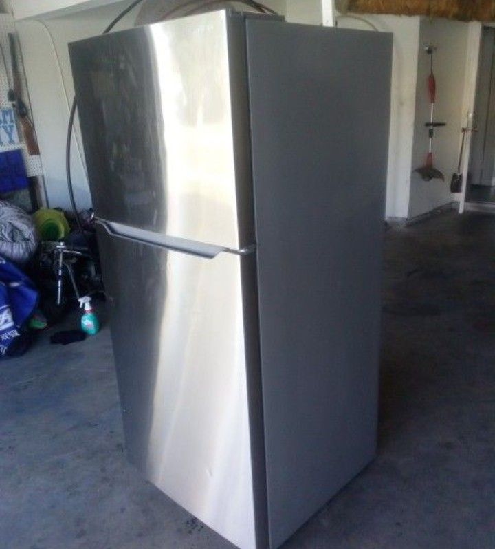 INSIGNIA REFRIGERATOR/FRIDGE $130 OBO