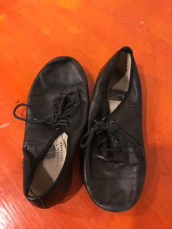 Girls jazz shoe
