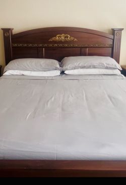 King size bedroom set excellent condition.