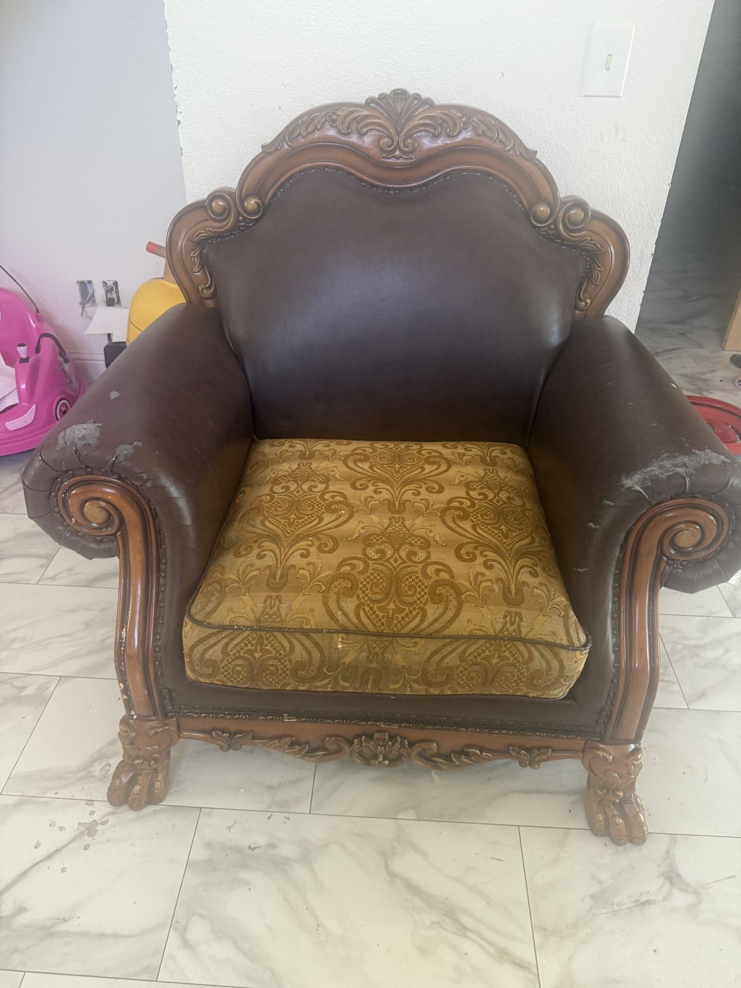 Free Couch 