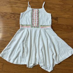 Like new crazy 8 White Embroidered Kids Dress size M 7/8