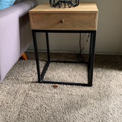 Living room End Table $10