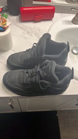 Black cats Jordan 4s