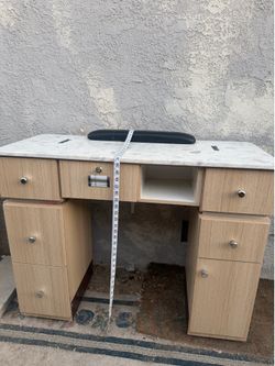 MANICURE TABLE