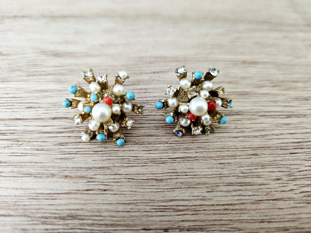 Vintage Cluster Brust Earrings. 1960s
