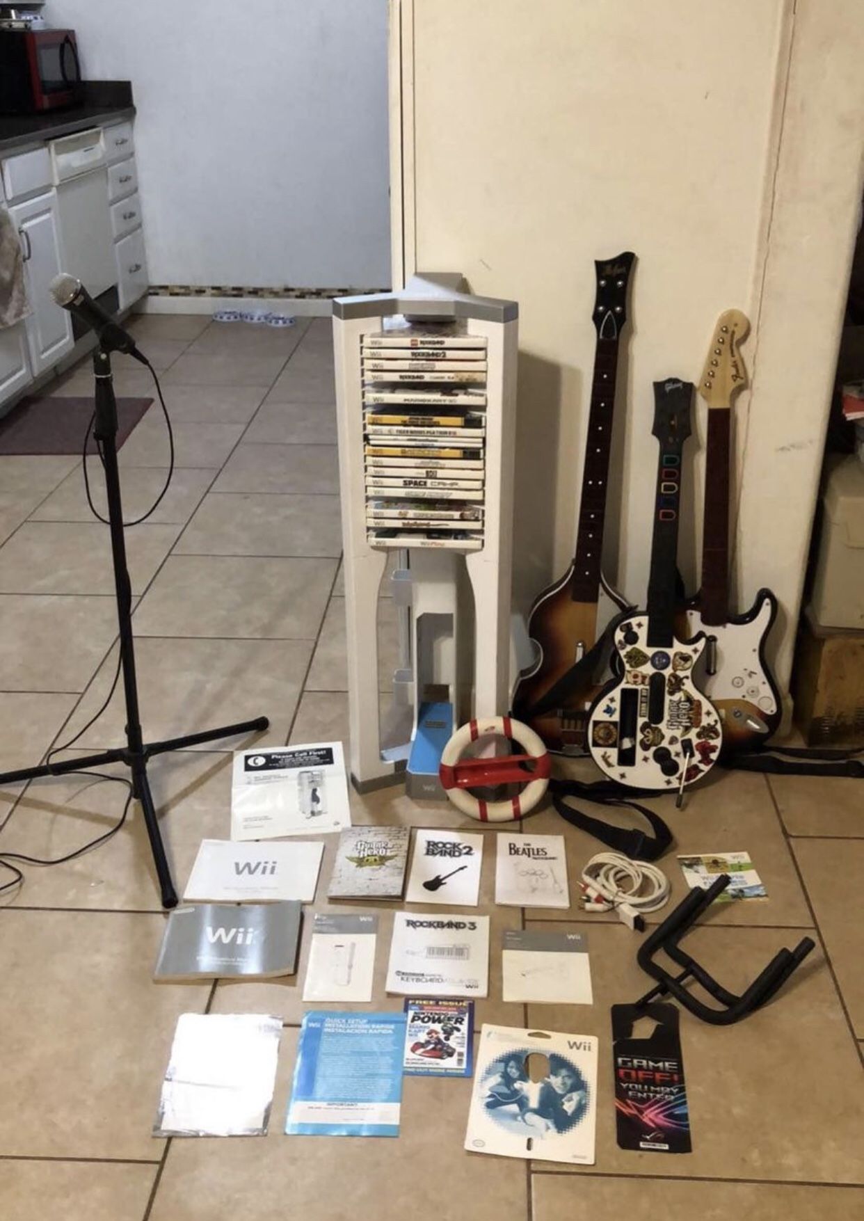 Wii 17 games Game tower 3 guitars microphone lot Golflinks wilmot area