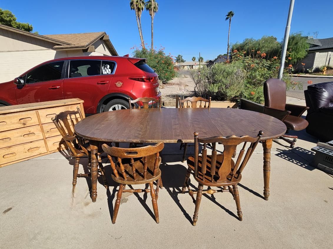 Dining Table W/ Leafs 7.5 Ft
