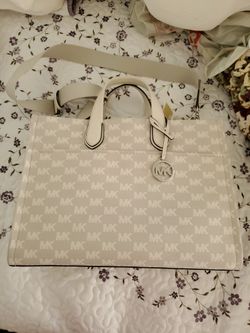 Michael Kors Pursue