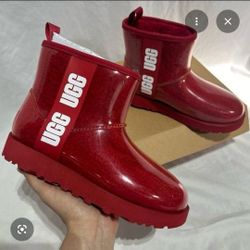 $48✨️🎀UGG Classic Clear. Size 7🎀✨️