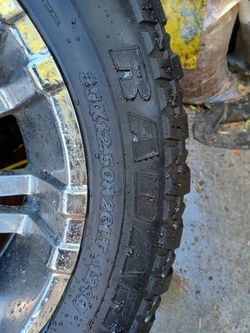 Selling My Tires And Rims 35 1250 20s 8 Logs Take Off From 200 8 Chevy Silverado 2500