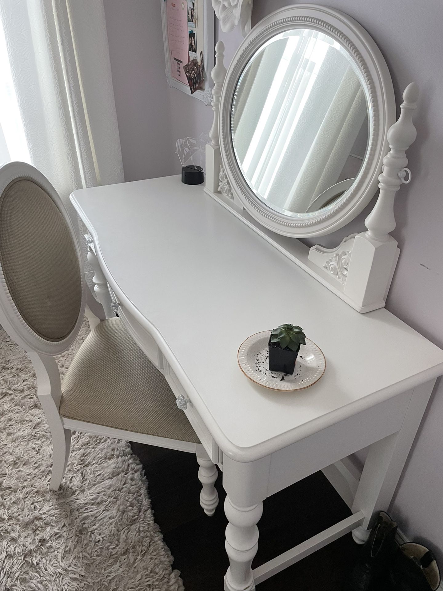 Beautiful Desk With Oval Mirror And Chair