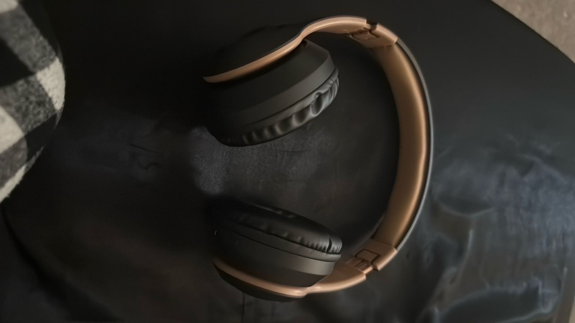 Headphones, bought 2 weeks ago , no box 