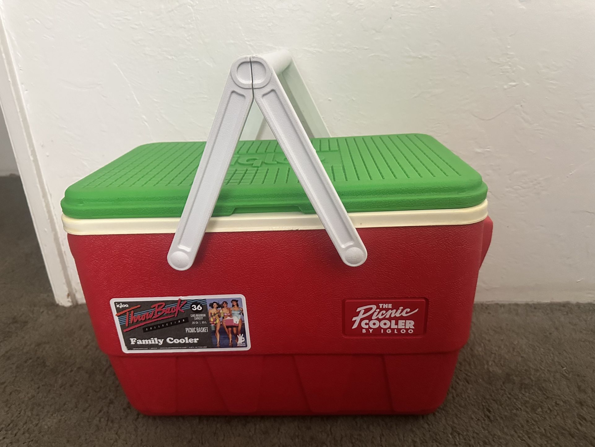 Igloo Throwback Picnic Cooler 25qt