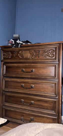 Wood drawer dresser