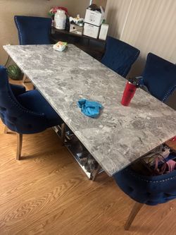 Faux marble dinning table whit 5 blue velvet chairs  D 30  x W 40 x L 79