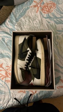 Travis Scott medium olive size 8.5