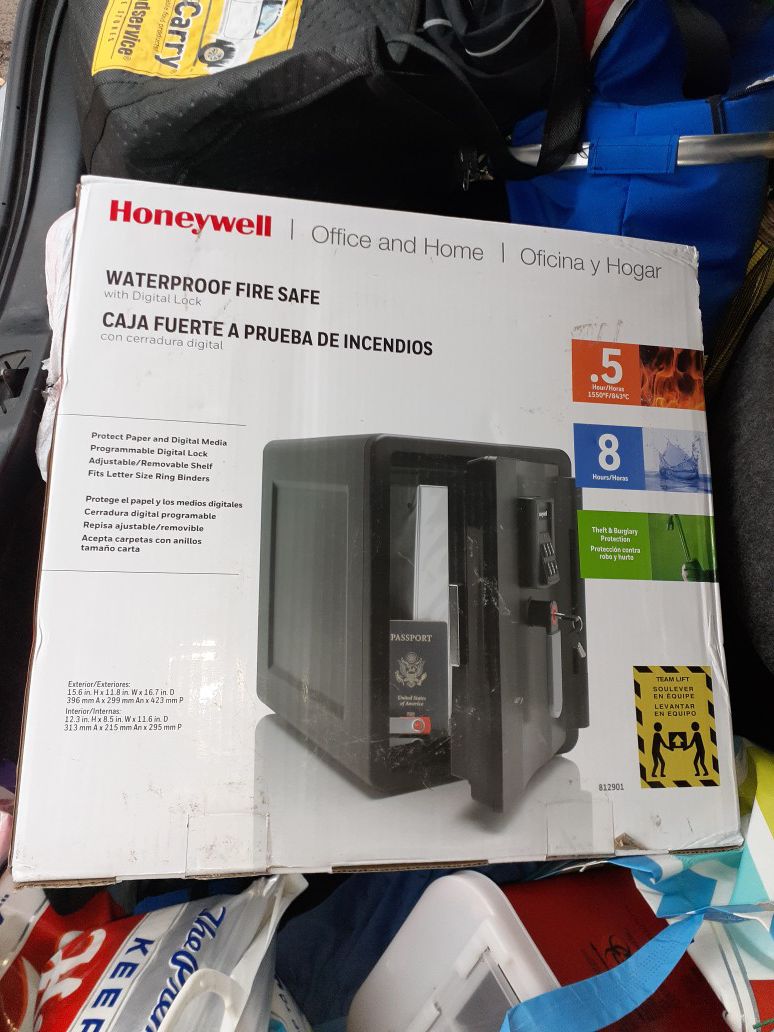 New Honeywell Digital Safe 2x2 cube Both Keys included