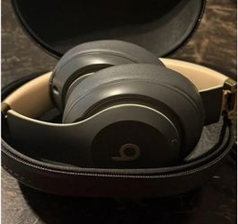 Beats Studio 3’s Like New