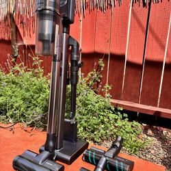 Samsung Jet90 Stick Vacuum with 2 Batteries