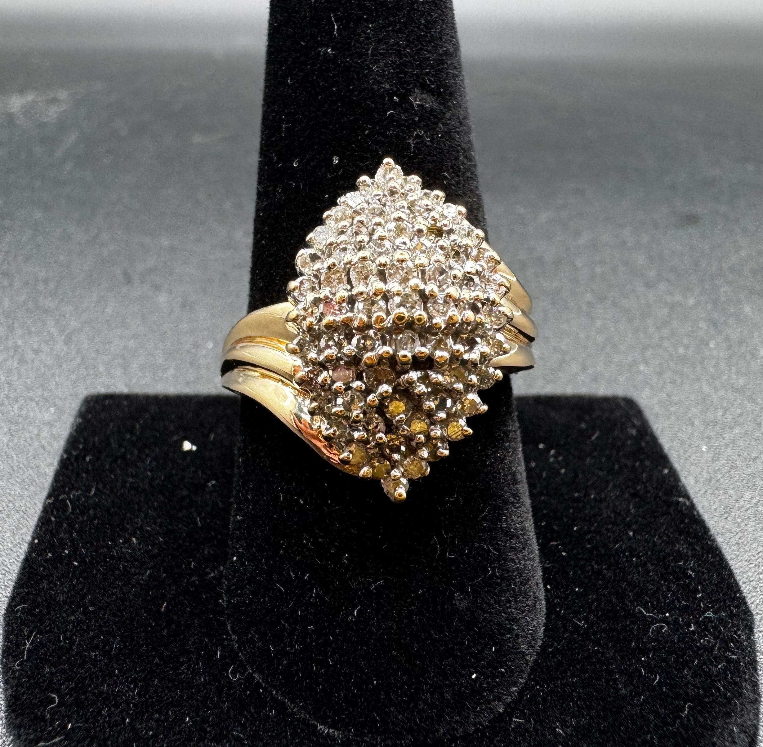 Luxurious 10K Gold Ring with 0.80ct Diamonds – 9.2g